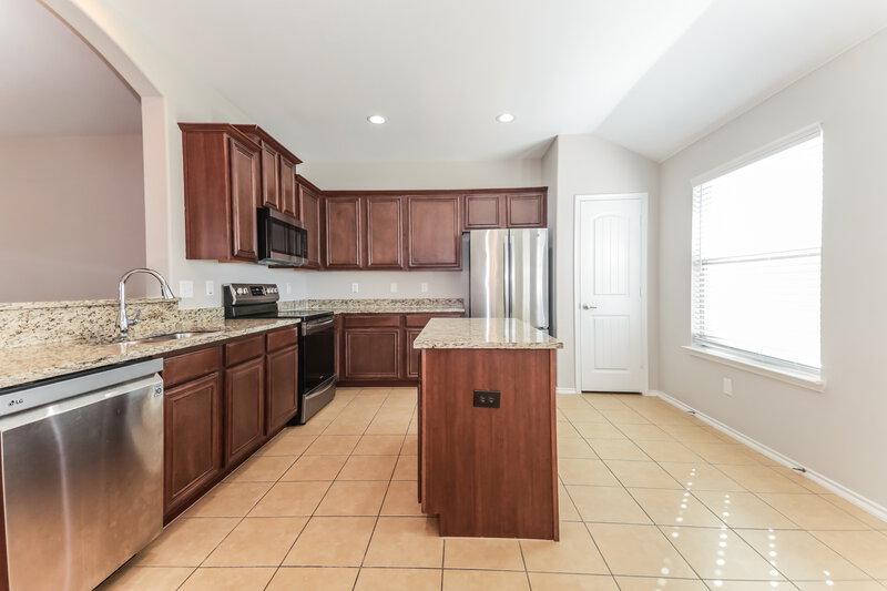 1,875/Mo, 120 Meadow Crest Dr Princeton, TX 75407 Kitchen View 2