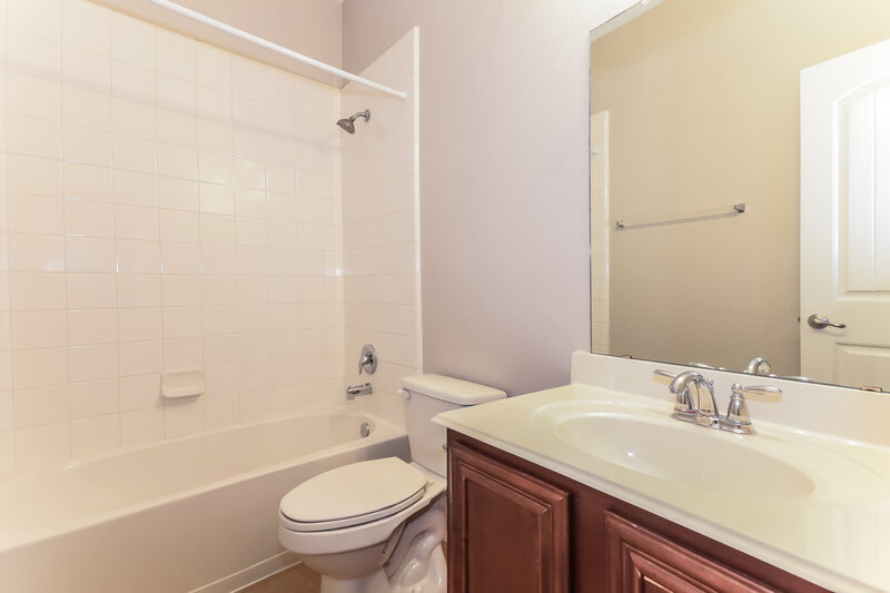 1,875/Mo, 120 Meadow Crest Dr Princeton, TX 75407 Bathroom View