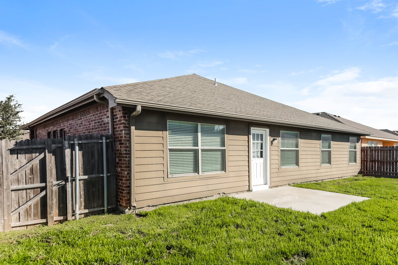 1,875/Mo, 120 Meadow Crest Dr Princeton, TX 75407 Rear View