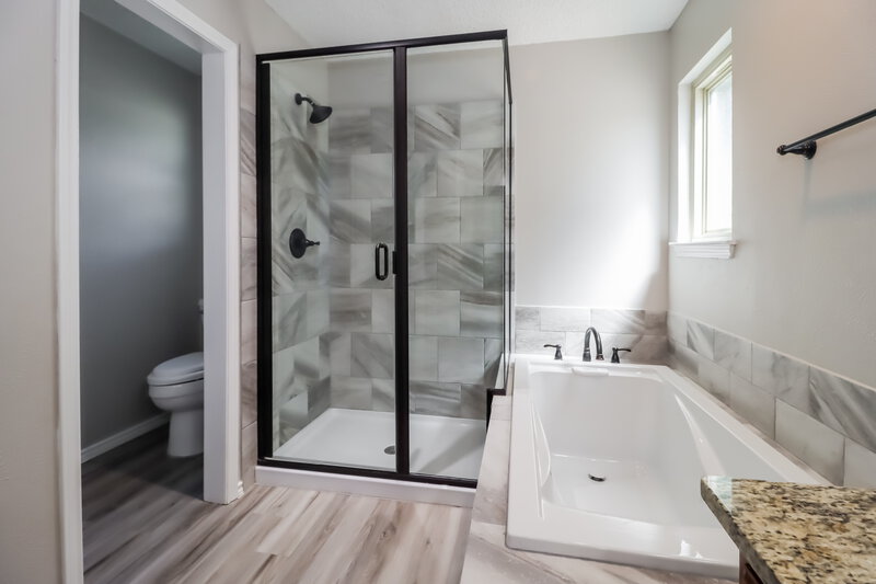 2,370/Mo, 1901 Realistic Dr Bedford, TX 76021 Main Bathroom View