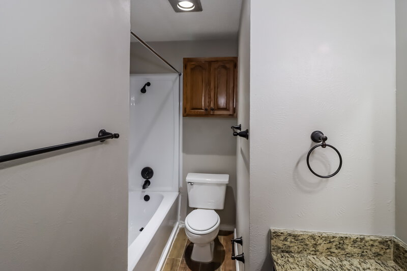 2,370/Mo, 1901 Realistic Dr Bedford, TX 76021 Bathroom View