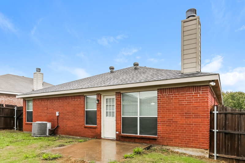 1,915/Mo, 2412 Ensenada Ln Fort Worth, TX 76108 Rear View 2
