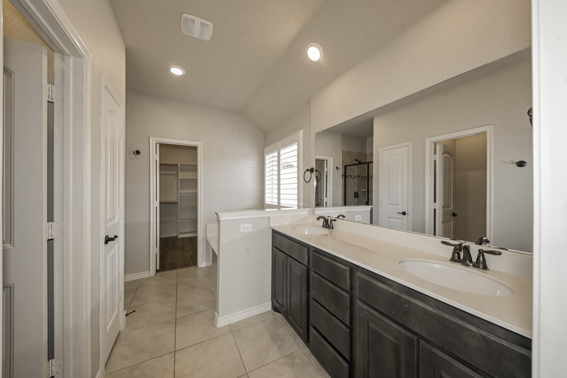 2,520/Mo, 3019 Maverick Dr Heath, TX 75126 Main Bathroom View
