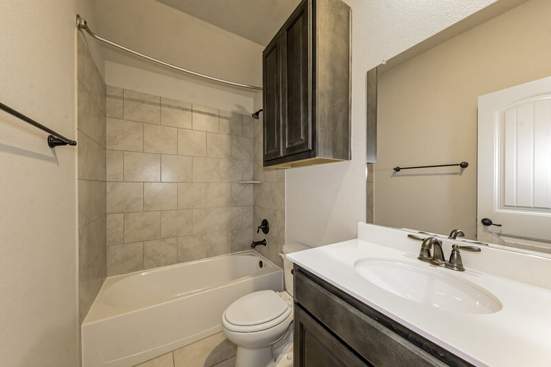 2,520/Mo, 3019 Maverick Dr Heath, TX 75126 Bathroom View