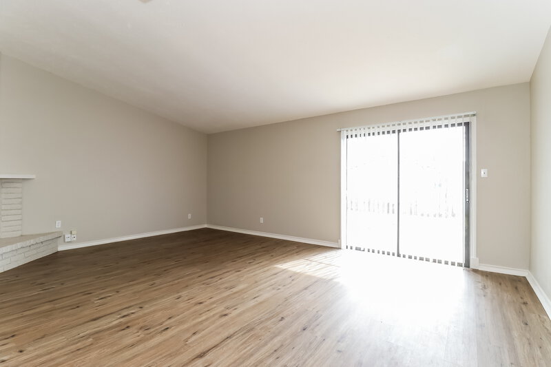 2,090/Mo, 7900 Bermejo Rd Fort Worth, TX 76112 Living Room View