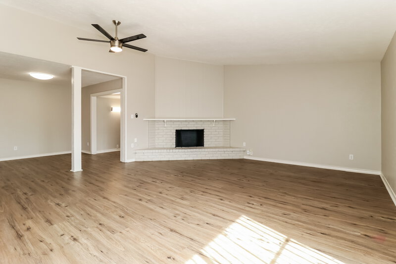 2,090/Mo, 7900 Bermejo Rd Fort Worth, TX 76112 Living Room View 2