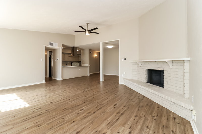 2,090/Mo, 7900 Bermejo Rd Fort Worth, TX 76112 Living Room View 3