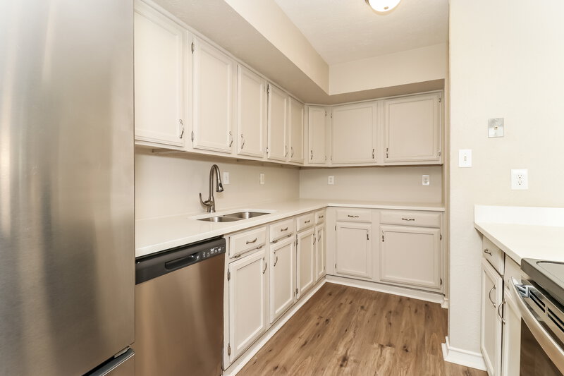 2,090/Mo, 7900 Bermejo Rd Fort Worth, TX 76112 Kitchen View
