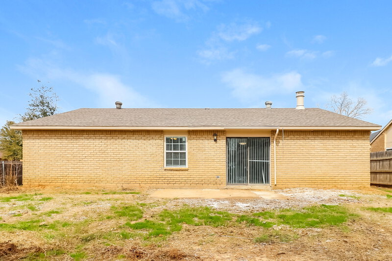 2,090/Mo, 7900 Bermejo Rd Fort Worth, TX 76112 Rear View 2