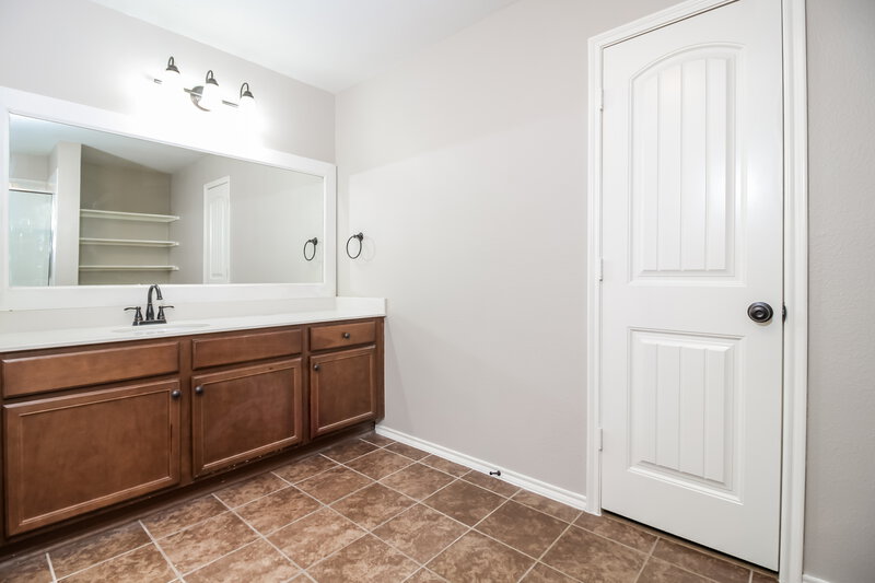 2,305/Mo, 3313 Belford St Anna, TX 75409 Main Bathroom View