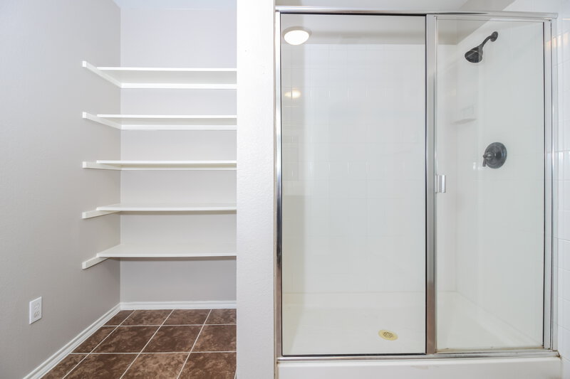 2,305/Mo, 3313 Belford St Anna, TX 75409 Main Bathroom View 2
