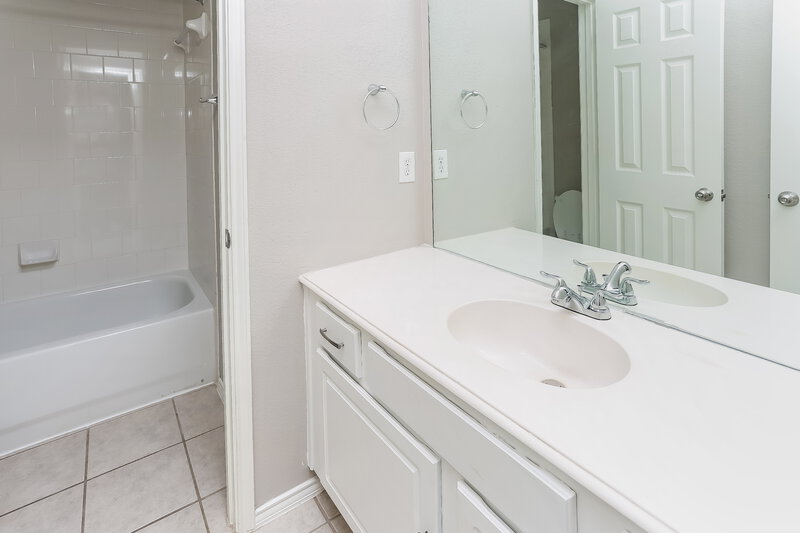 2,395/Mo, 10201 Jessica St Fort Worth, TX 76244 Bathroom View