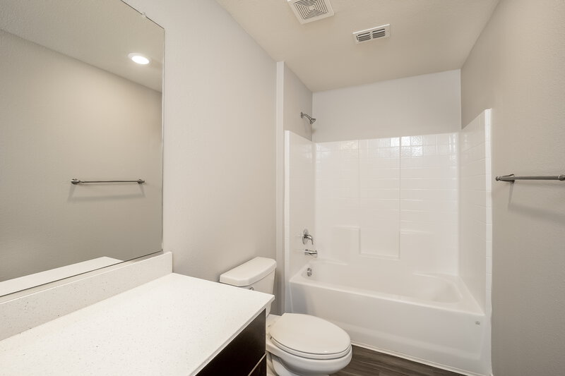 2,090/Mo, 1617 Westfall Dr Anna, TX 75409 Main Bathroom View