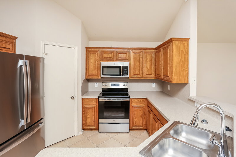 3,110/Mo, 10849 Braemoor Dr Haslet, TX 76052 Kitchen View 2