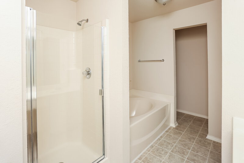 3,110/Mo, 10849 Braemoor Dr Haslet, TX 76052 Main Bathroom View 2