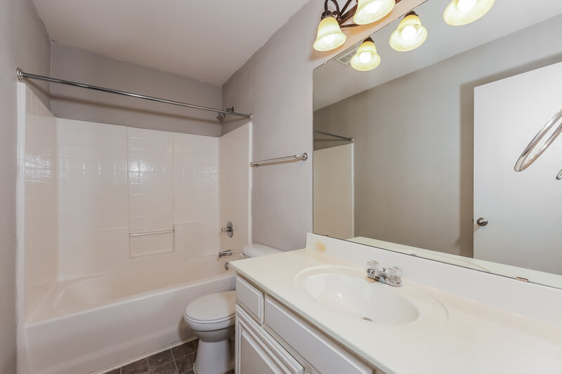 2,220/Mo, 10849 Braemoor Dr Haslet, TX 76052 Bathroom View