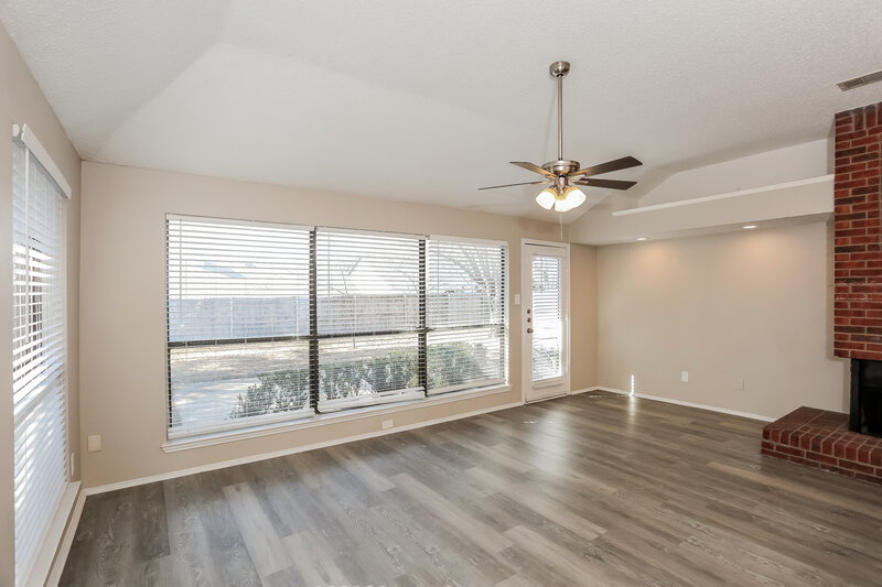 2,290/Mo, 6947 Cedar Knoll Dr Dallas, TX 75236 Living Room View 2