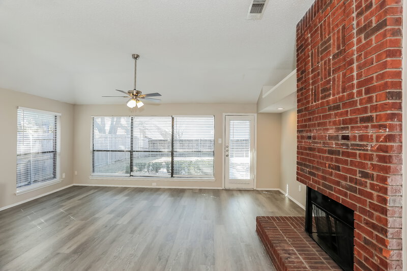 2,290/Mo, 6947 Cedar Knoll Dr Dallas, TX 75236 Living Room View 3