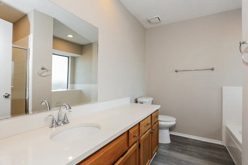 2,290/Mo, 6947 Cedar Knoll Dr Dallas, TX 75236 Main Bathroom View