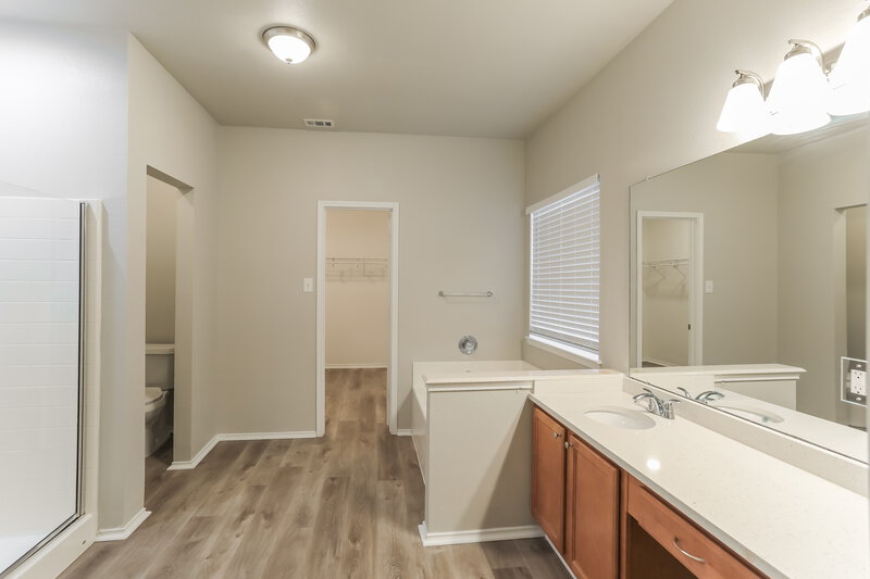 2,445/Mo, 6340 Granite Creek Dr Fort Worth, TX 76179 Main Bathroom View