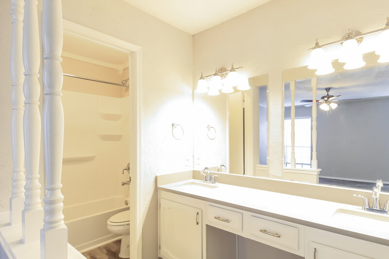 2,490/Mo, 9409 Shearer St Rowlett, TX 75088 Main Bathroom View