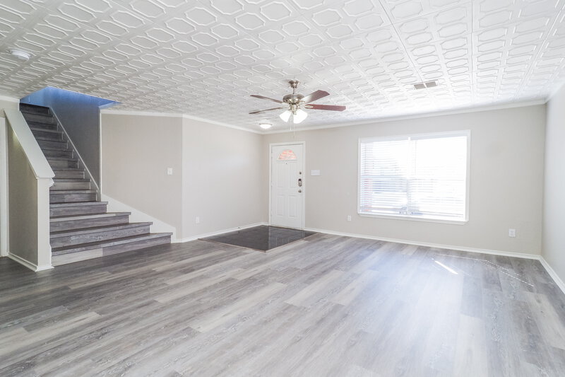 2,580/Mo, 10116 Chapel Glen Ter Fort Worth, TX 76116 Living Room View 2