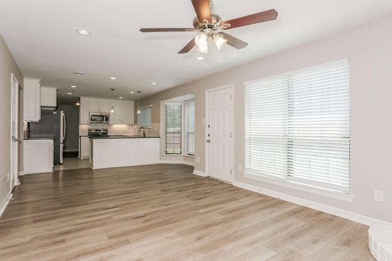 2,235/Mo, 5911 Rocky Point Dr Arlington, TX 76018 Living Room View