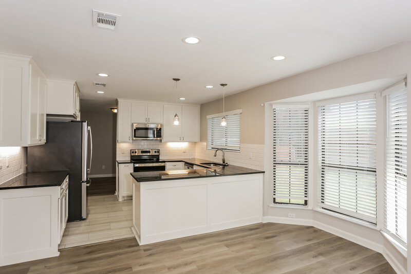 2,235/Mo, 5911 Rocky Point Dr Arlington, TX 76018 Kitchen View