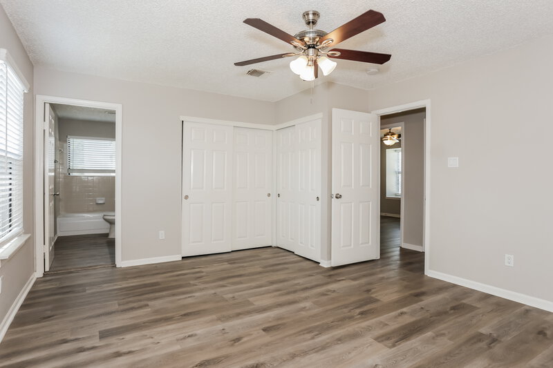 2,235/Mo, 5911 Rocky Point Dr Arlington, TX 76018 Main Bedroom View