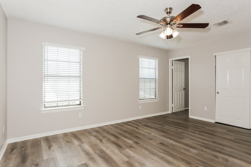 2,235/Mo, 5911 Rocky Point Dr Arlington, TX 76018 Main Bedroom View 2