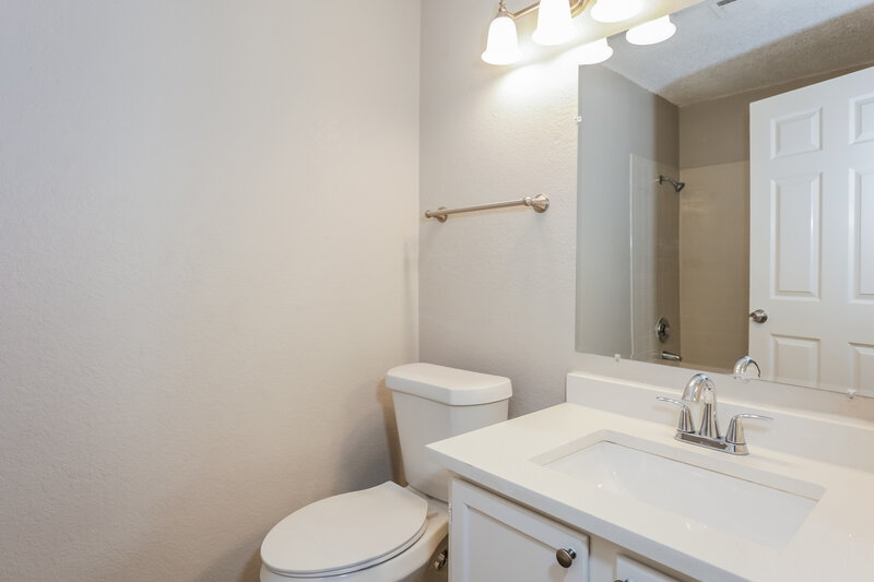 2,235/Mo, 5911 Rocky Point Dr Arlington, TX 76018 Bathroom View