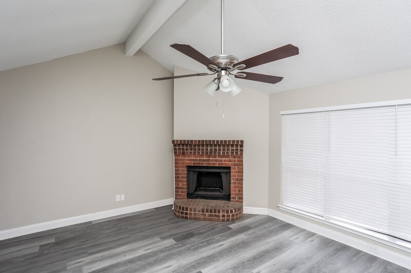 2,080/Mo, 6604 Glen Falls Dr Arlington, TX 76001 Living Room View