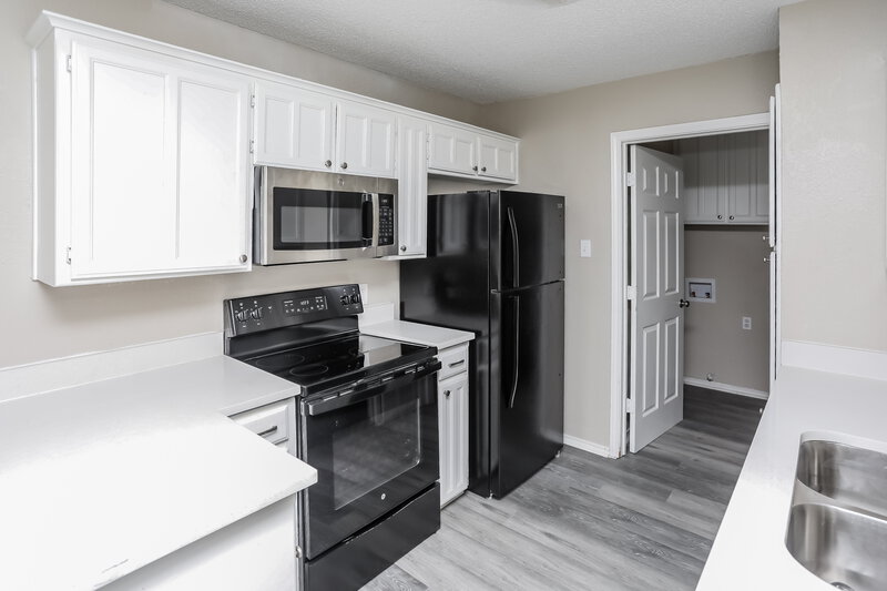2,080/Mo, 6604 Glen Falls Dr Arlington, TX 76001 Kitchen View 2