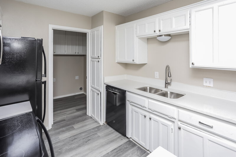 2,080/Mo, 6604 Glen Falls Dr Arlington, TX 76001 Kitchen View 3