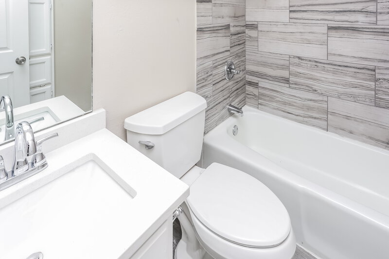 2,080/Mo, 6604 Glen Falls Dr Arlington, TX 76001 Bathroom View