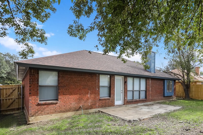 2,080/Mo, 6604 Glen Falls Dr Arlington, TX 76001 Rear View