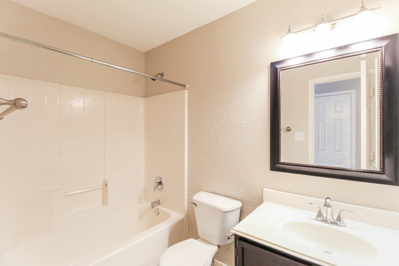 2,320/Mo, 1013 Dusty Palomino Dr Fort Worth, TX 76179 Main Bathroom View