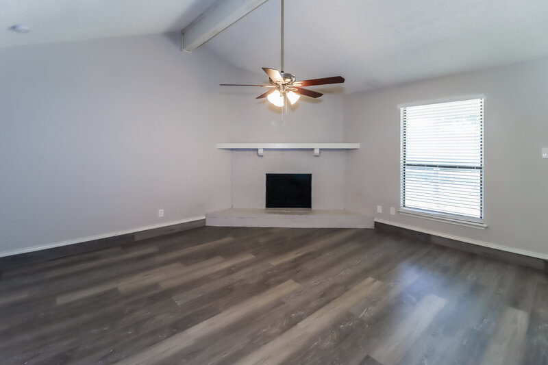 2,325/Mo, 206 Lemon Dr Arlington, TX 76018 Living Room View