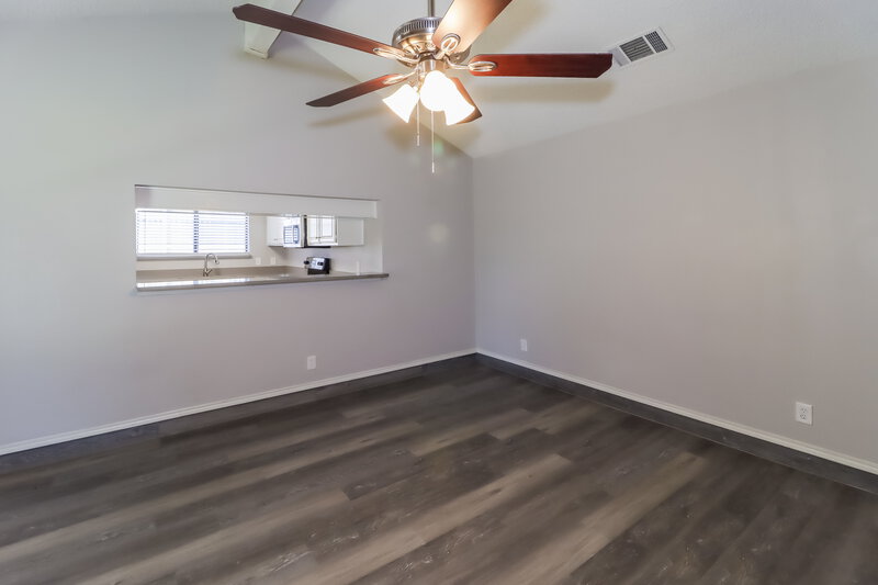 2,325/Mo, 206 Lemon Dr Arlington, TX 76018 Living Room View 2