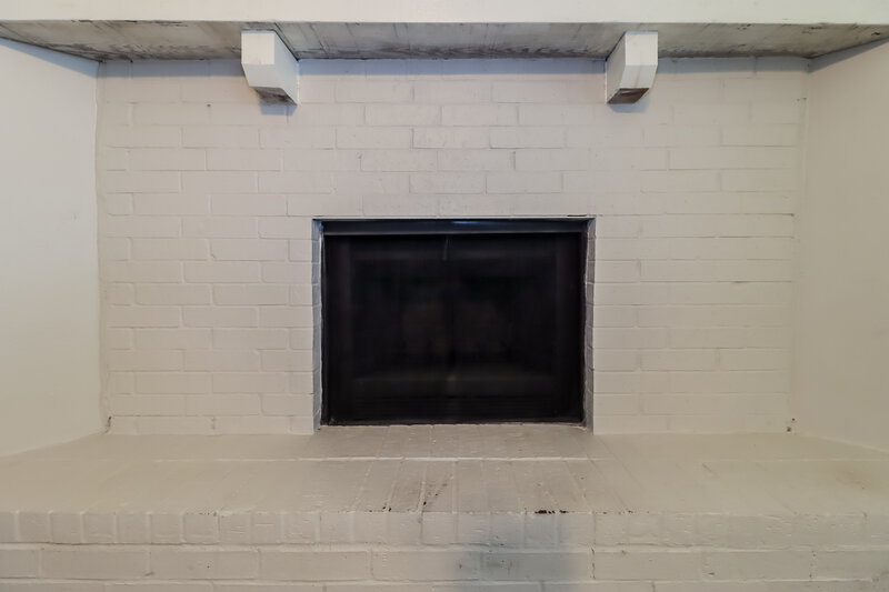 2,325/Mo, 206 Lemon Dr Arlington, TX 76018 Living Room View 3