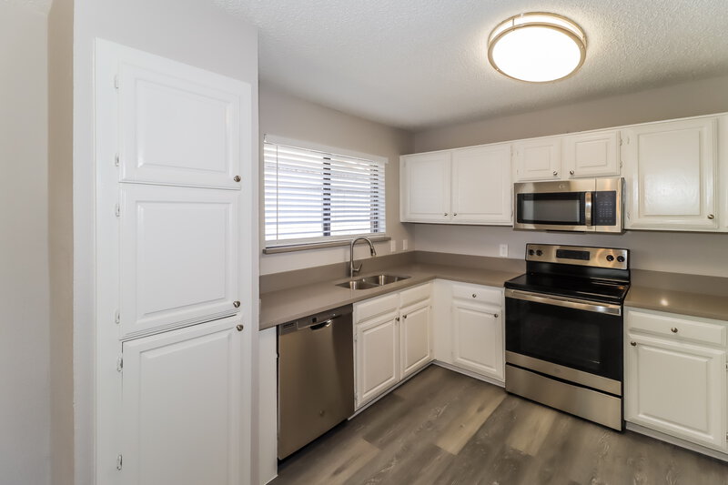 2,325/Mo, 206 Lemon Dr Arlington, TX 76018 Kitchen View
