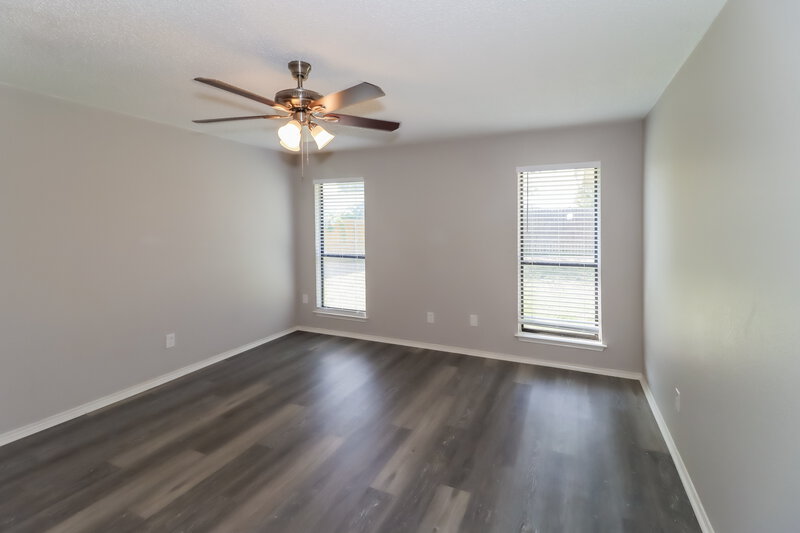 2,325/Mo, 206 Lemon Dr Arlington, TX 76018 Main Bedroom View