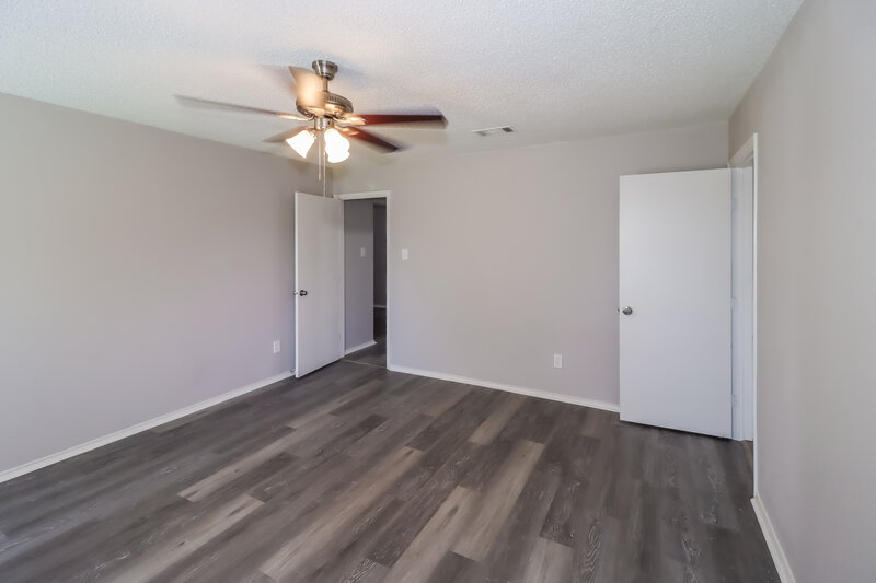 2,325/Mo, 206 Lemon Dr Arlington, TX 76018 Main Bedroom View 2
