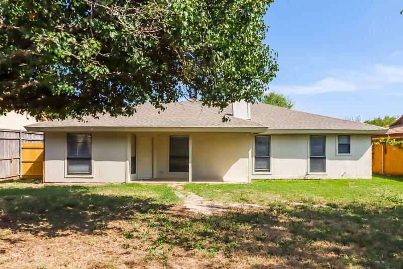 2,325/Mo, 206 Lemon Dr Arlington, TX 76018 Rear View
