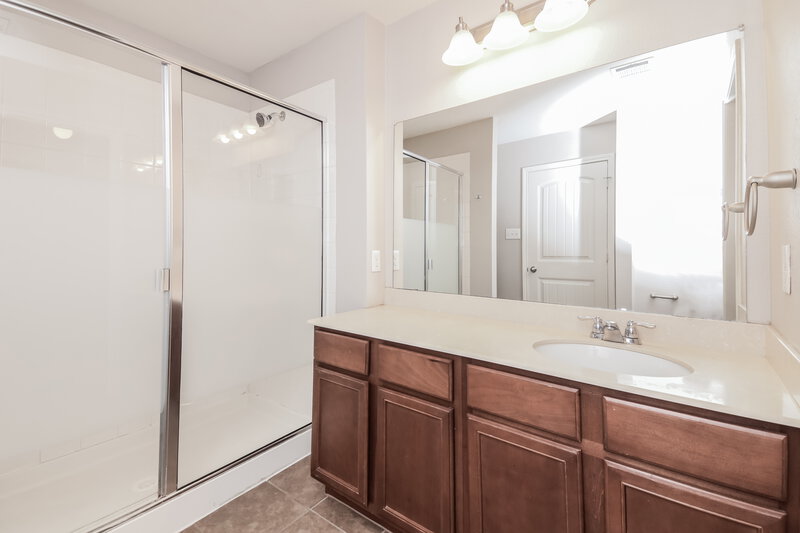 2,195/Mo, 1205 Rainer Dr Princeton, TX 75407 Main Bathroom View