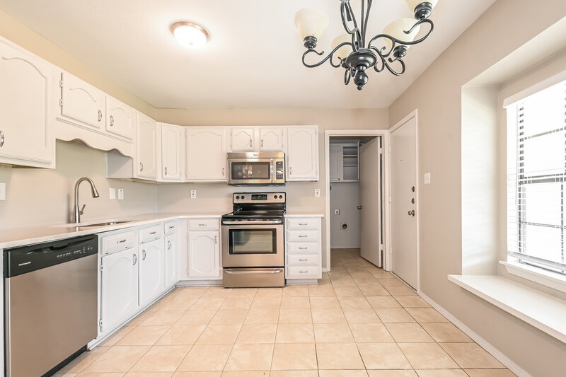 2,215/Mo, 8902 Denver Street Rowlett, TX 75088 Kitchen View