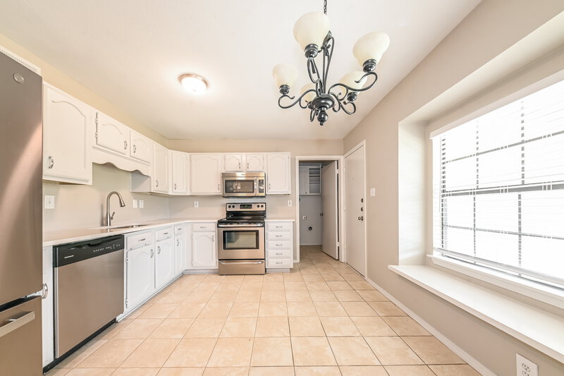 2,215/Mo, 8902 Denver Street Rowlett, TX 75088 Kitchen View 2