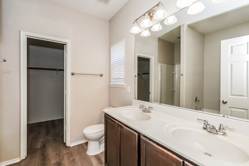 2,040/Mo, 368 Magma Dr Fort Worth, TX 76131 Main Bathroom View