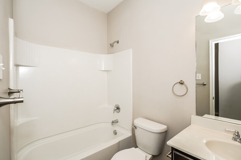 2,040/Mo, 368 Magma Dr Fort Worth, TX 76131 Bathroom View