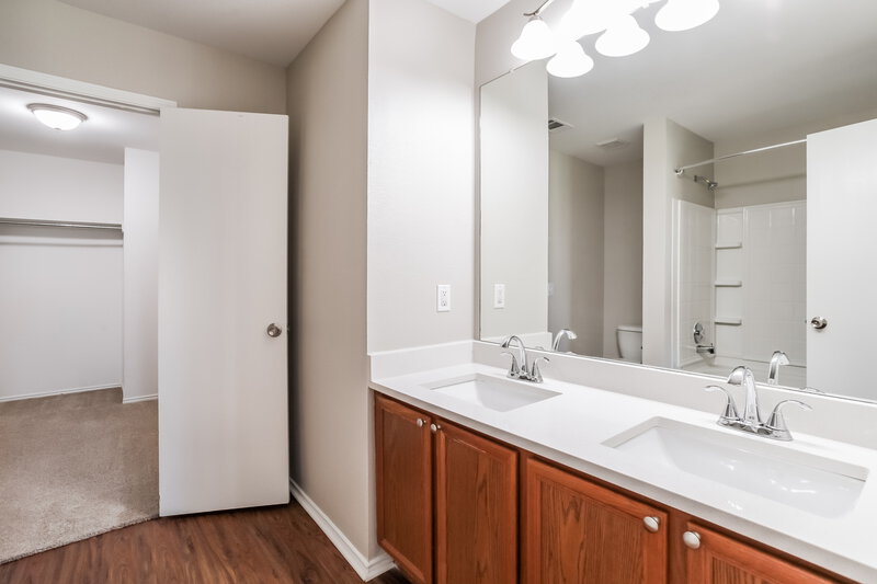 2,055/Mo, 8925 Sagebrush Trail Cross Roads, TX 76227 Main Bathroom View